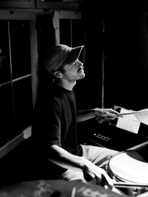 Letztens mit @lislberto in Berlin 🐻

📷: @lisalippe.photography 

#drummer #drums #stage #berlin #indieartist