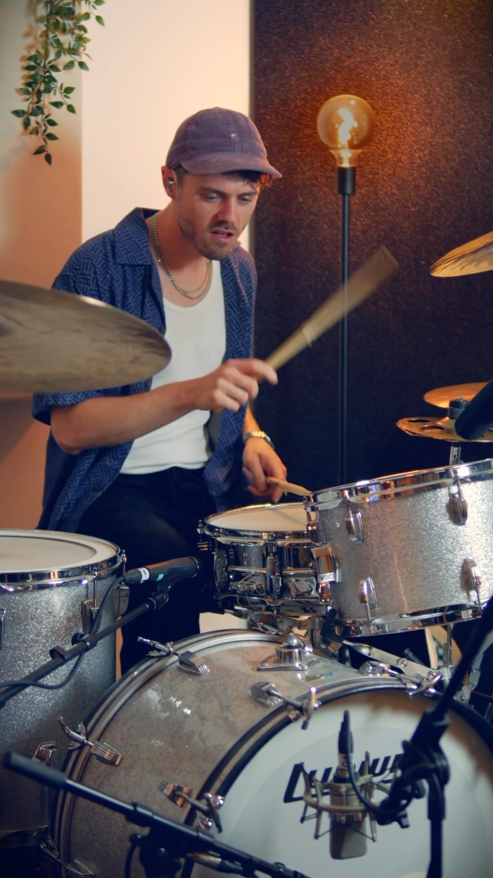 A few #supraphonic punches.
🎧 recommended. 

#drumcovers #drummersofinstagram #drumrecording #sabrinacarpenteredit