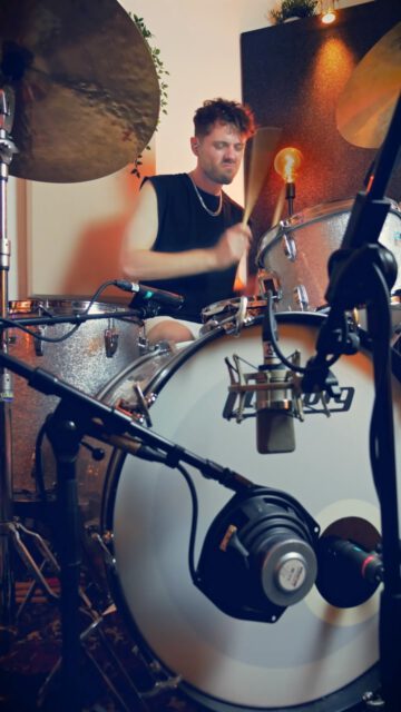 shuffle shuffle, yeah yeah.
Original-🥁 by @dru_michael 

#drumcovers #drumrecording #oliviadean #samfender #ludwigdrums