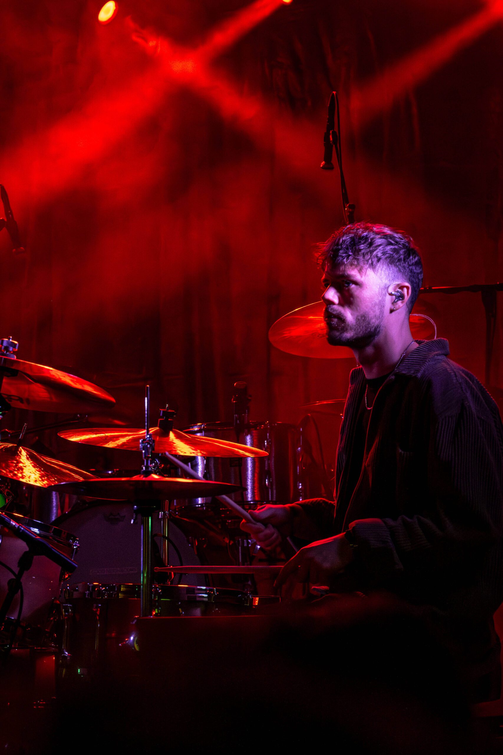 Julian Braun bei einem Live-Konzert. Foto von Jess Fonti.