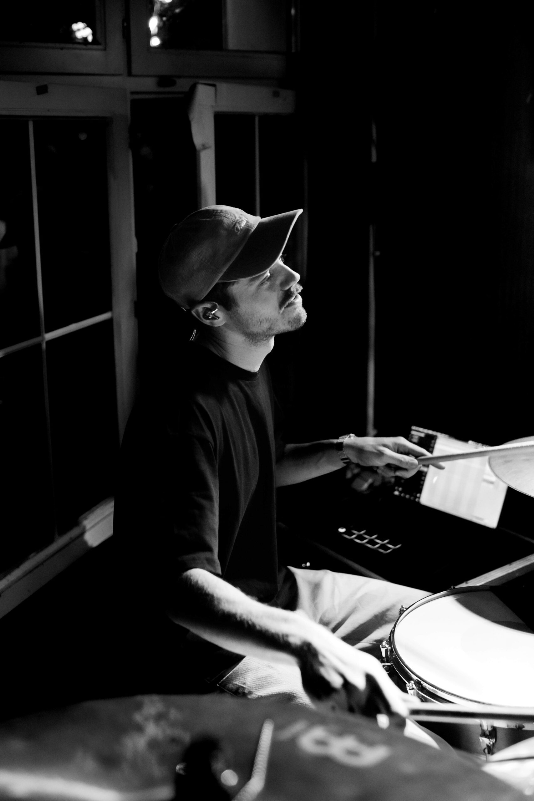 Julian Braun bei einem Live-Konzert. Foto von Lisa Lippe.